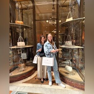 Meet your Posher, Lori